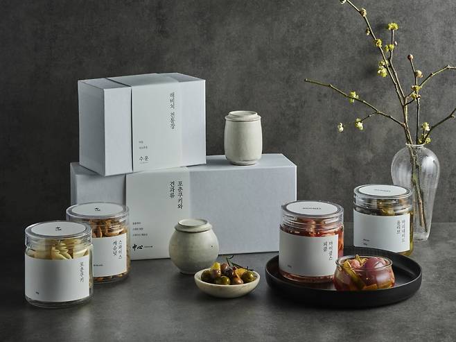 해비치에서 출시한 설 선물세트. 셰프가 직접 만든 포춘쿠키 등이 포함됐다. 해비치 제공