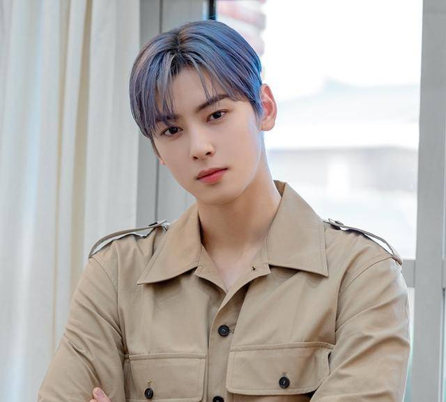 가수 차은우가 미모의 외국 여성과 함께 카페에 있었다는 목격담이 불거졌으나 뮤직비디오 촬영으로 알려졌다. 판타지오뮤직 제공