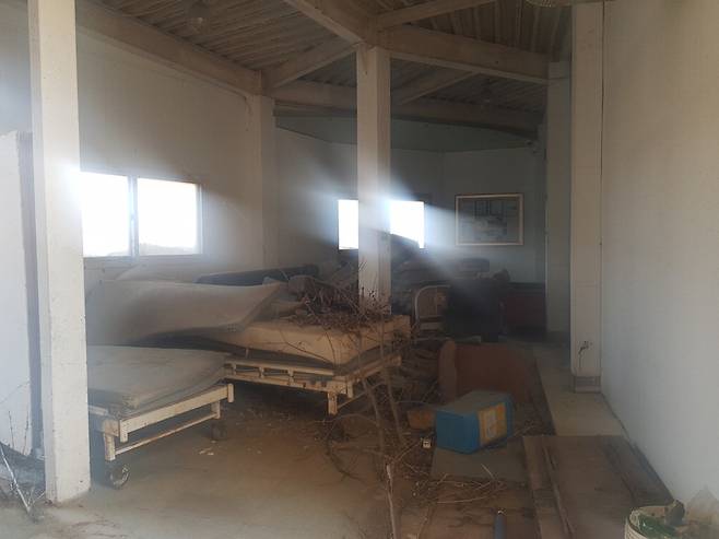 2014년 화재가 났던 전남 장성군의 효사랑 요양병원이 방치된 모습. 장성 박동환 기자