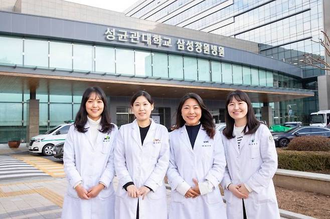 좌측부터 삼성창원병원 약제팀 정춘화, 조예슬, 배미영, 이정언 약사. 삼성창원병원 제공