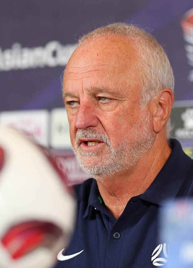 ▲ 아놀드 감독은 1일 오후 6시 30분 카타르 도하 메인미디어센터(MMC)에서 열린 기자회견에서 “한국에는 좋은 선수가 정말 많다. 물론 그들도 자신의 나라를 위해 열심히 노력하고 있지만 우리는 팀으로서 맞서 싸워내고, 또 이겨내야 한다”라고 말했다 ⓒ연합뉴스