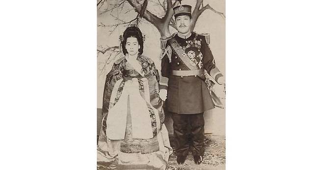 순종과 순정효황후는 20세의 나이 차이에도 사이가 원만했다. /사진=한미사진미술관 제공
