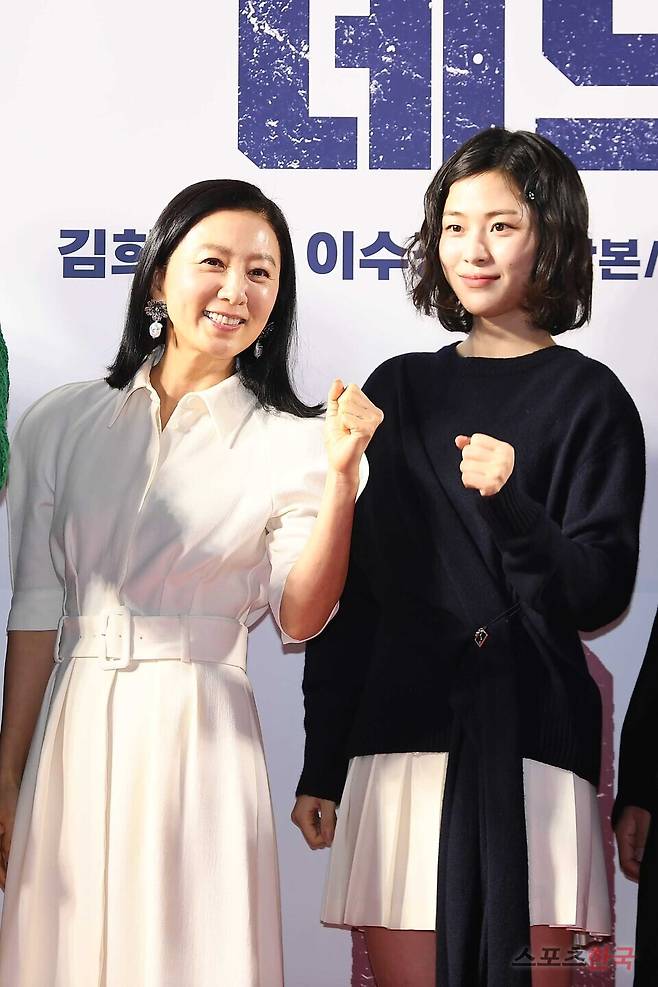 배우 김희애, 이수경. ⓒ이혜영 기자 lhy@hankooki.com