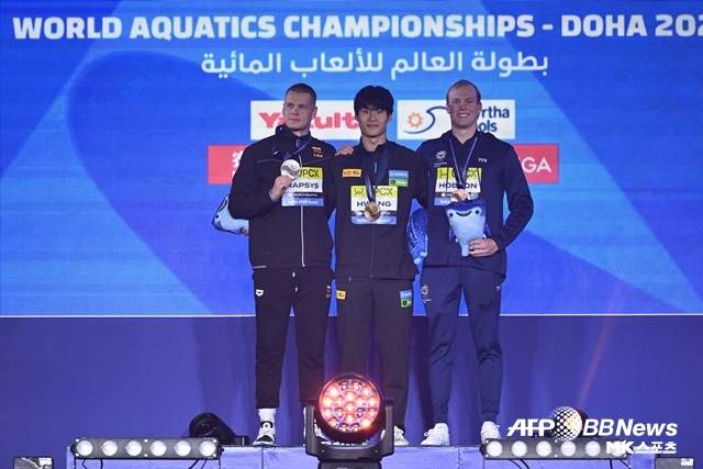 한국 최초로 3회 연속 세계선수권 메달을 따낸 황선우. 사진(도하 카타르)AFPBBNews=News1