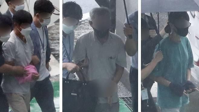 북한 공작원의 지령을 받고 미국 스텔스 전투기인 F-35A 도입 반대 활동을 벌인 혐의를 받는 충북동지회 조직원들이 2021년 8월 2일 구속 전 피의자 심문을 위해 청주지법으로 들어서고 있다./뉴스1