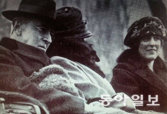 뇌졸중을 겪은 우드로 윌슨 대통령과 부인 이디스 여사. 우드로 윌슨 대통령 도서관 홈페이지