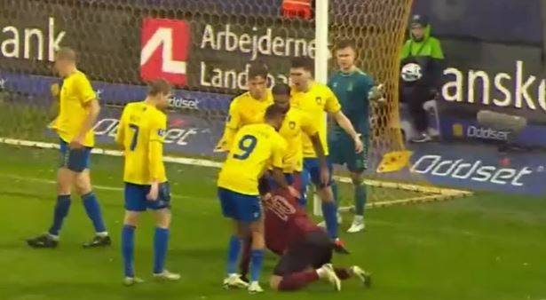 ▲ 조규성을 공격하는 브뢴비 선수단 ⓒ수페르리가