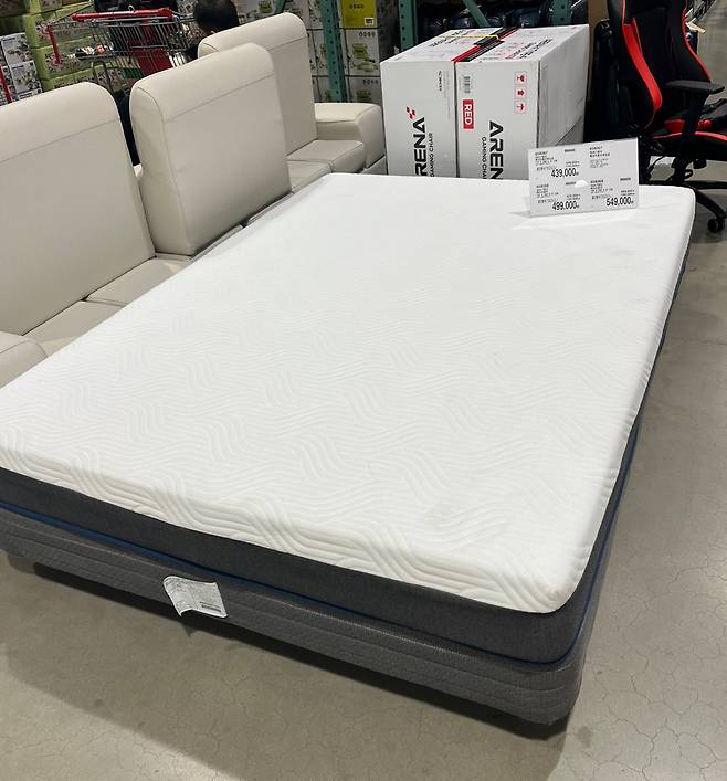 코스트코 매장 내에서 전시 판매 중인 씰리 제품들. 김상수 기자