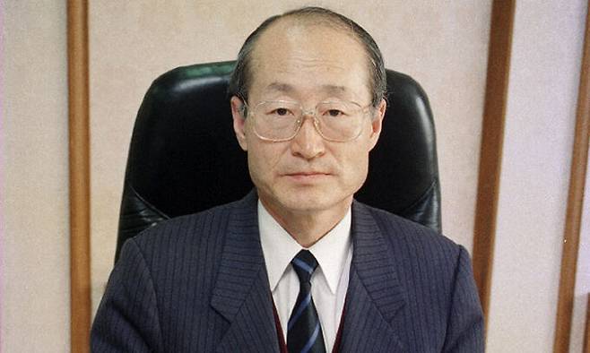 김영일(1940∼2024) 전 헌법재판소 재판관. 판사 시절 12·12 및 5·18 사건으로 기소된 전두환·노태우 전 대통령 1심 재판을 맡았고, 헌법재판관이 된 뒤로는 노무현 전 대통령 탄핵심판 사건 심리에 참여하는 등 유독 대통령들과 인연이 많았다. 세계일보 자료사진