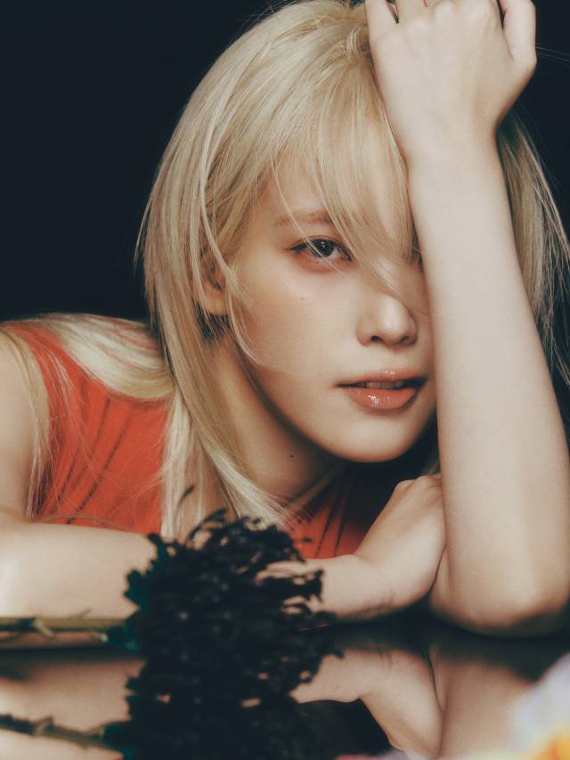 아이유 신보 '더 위닝' / 사진=이담엔터테인트