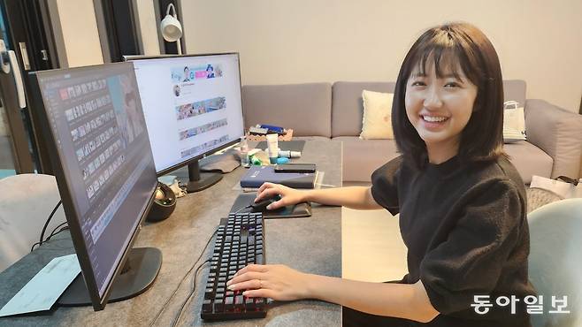 유튜브에 올릴 영상을 편집중인 은혜 씨. 2년전 결혼했지만 일터가 춘천이라 친정에서 머무는 날이 많다. 약사인 남편도 조만간 춘천으로 옮겨올 계획이라고. 최수길 씨 제공