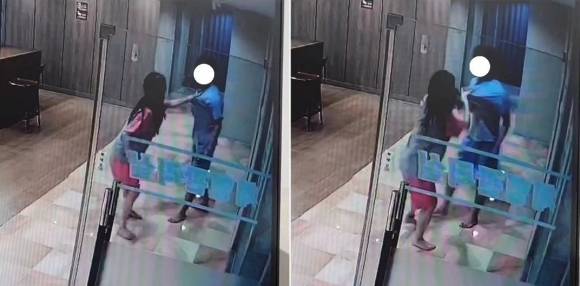 찜질방을 이용하던 여성 고객이 여자화장실에서 불법 촬영하던 남성 멱살을 붙잡고 경찰이 오기까지 기다리고 있는 모습. 인스타그램 캡처