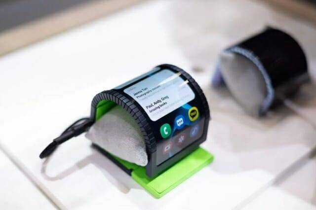 삼성디스플레이가 MWC24에서 클링밴드 콘셉트를 공개했다. (사진=씨넷)