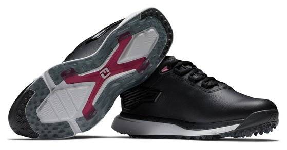 FJ의 골프화 PRO/SLX 밑창에 있는 3D 엑스윙(X-Wing). 사진 FJ