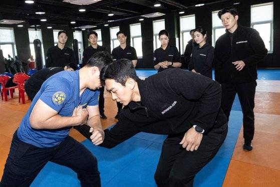 대한항공은 지난해 11월 객실안전교관을 대상으로 대통령경호처 경호안전교육원 위탁 교육을 실시했다.