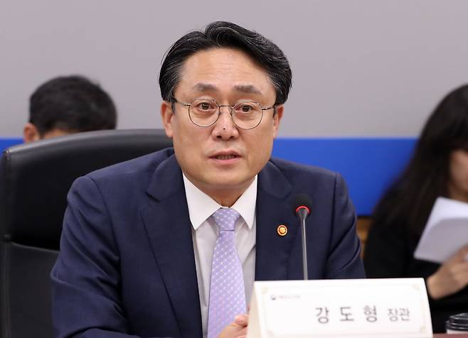 강도형 해양수산부 장관이 지난달 21일 오후 정부세종청사에서 열린 해양수산 과학기술 분야 공공연구기관 간담회에 참석해 발언하고 있다. 뉴스1