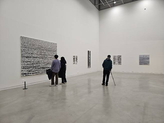 Installation view of “Bang Ui-geol: Link to Creation" (Park Yuna/The Korea Herald)