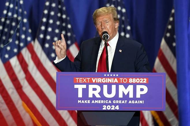 도널트 트럼프 전 대통령이 2일(현지시간) 미국 버지니아주 유세에서 연설하고 있다. AP 뉴시스