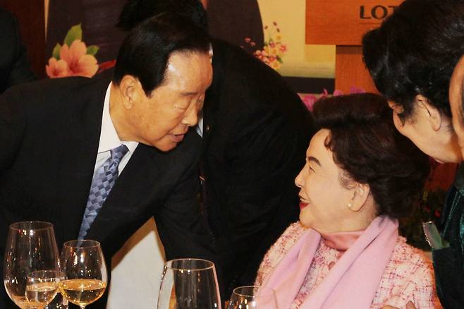 김영삼 전 대통령 결혼 60주년 기념식이 김 전 대통령과 손명순 여사가 참석한 가운데 2011년 3월 4일 저녁 롯데호텔에서 열렸다./이진한 기자