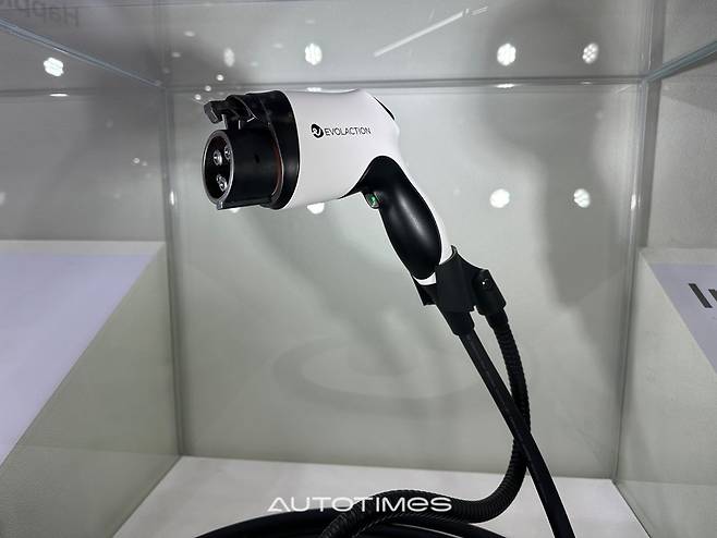 헬스케어 기능이 접목된 이볼루션의 커넥터