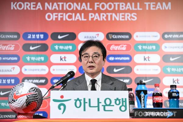 황선홍 남자 축구대표팀 임시 감독. 서형권 기자