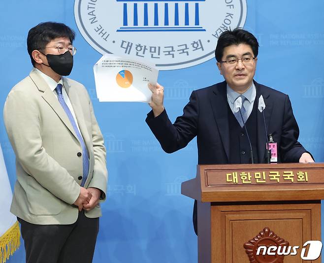 방재승 서울의대 교수협의회 비상대책위원장이 12일 국회에서 의대증원 관련 기자회견을 하고 있다. 2024.3.12/뉴스1 ⓒ News1 송원영 기자