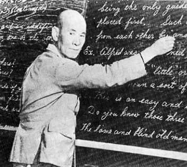 일본 해군 제독 이노우에 시게요시(1889~1975). 영어를 ‘적성어(敵性語)'라 부르며 적대시하던 일제 말기, "자국어밖에 모르는 해군 장교는 쓸모없다"며 해군의 영어 교육을 지켜낸 인물이다. /위키피디아