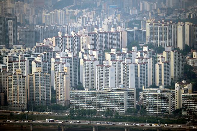 지난 2월 전국 아파트 입주율이 전달보다 소폭 떨어진 것으로 조사됐다. 사진은 서울시내 한 아파트 밀집 지역. /사진=뉴시스