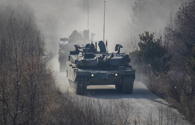 수도기계화보병사단의 K1A2전차가 작전지역을 향해 기동하고 있다. 육군 제공