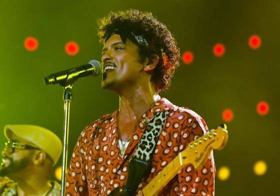 지난해 6월 17일 서울 송파구 잠실종합운동장 올림픽주경기장에서 팝스타 브루노 마스가 공연하고 있는 모습. 연합뉴스