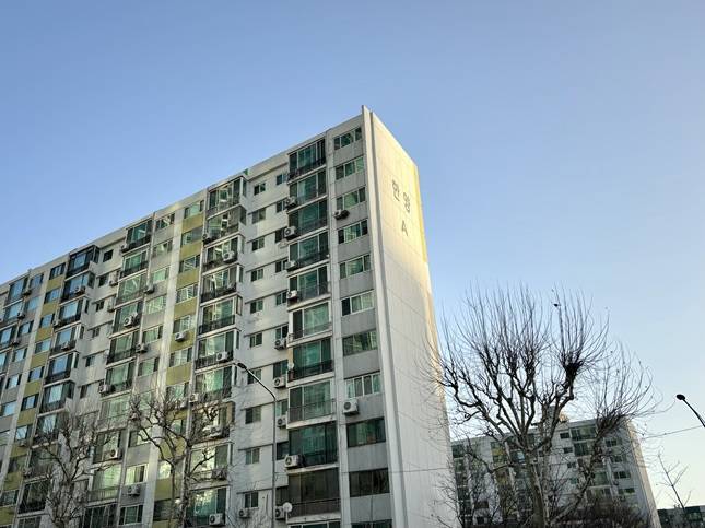 여의도 한양은 1975년 준공한 최고 12층, 8개동, 588가구 규모의 아파트다. 신속통합기획 재건축을 통해 최고 56층, 5개동, 아파트 992가구 및 오피스텔 210실을 짓는다. /사진=김진수 기자