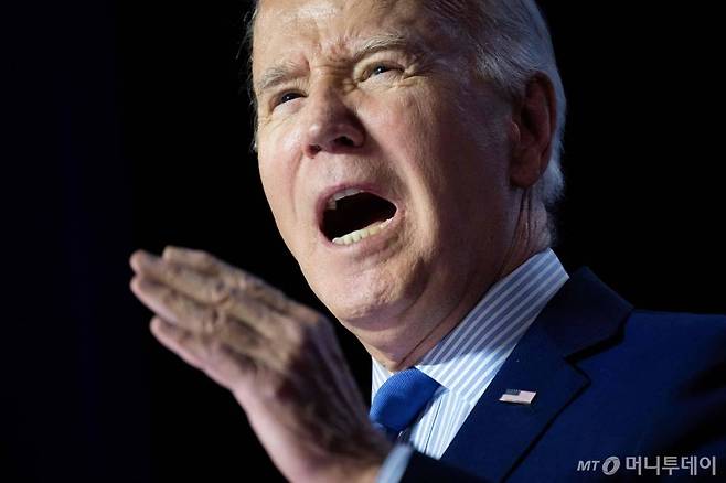 (매너서스 AFP=뉴스1) 우동명 기자 = 조 바이든 미국 대통령이 23일 (현지시간) 버지니아주 매너서스 힐튼 퍼포밍 아츠 센터에서 열린 낙태권 보호 행사에 참석해 “ 낙태권을 빼앗은 가장 큰 책임은 도널드 트럼프에게 있다"고 밝히고 있다. 2024.1.24 ⓒ AFP=뉴스1 Copyright (C) 뉴스1. All rights reserved. 무단 전재 및 재배포, AI학습 이용 금지. /사진=(매너서스 AFP=뉴스1) 우동명 기자