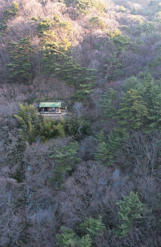 천년고찰 쌍계사 뒤쪽의 외딴 산중에 자리 잡은 수행처 ‘사관원’.