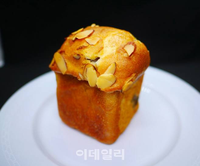 빵 속에 달달하게 조린 밤을 넣은 리치몬드 밤식빵