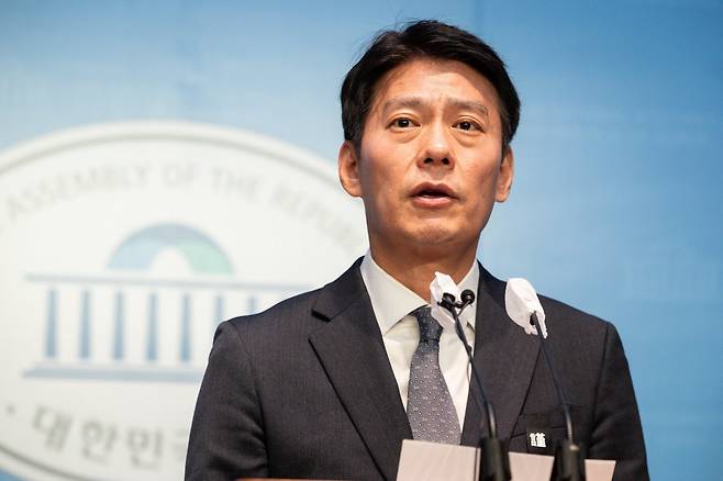 한민수 더불어민주당 대변인이 3일 서울 여의도 국회 소통관에서 브리핑을 하고 있다. 2022.11.3 뉴스1