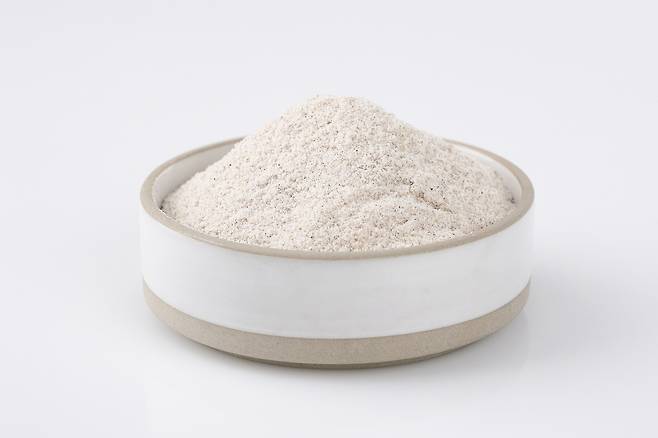 밀가루와 고춧가루는 따뜻한 곳에 보관하면 맛과 품질이 떨어질 수 있다./사진=클립아트코리아