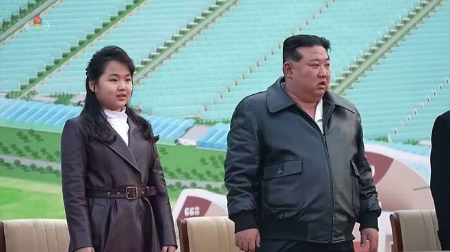 강동종합온실 준공식에 김정은이 김주애와 함께 참석했다.