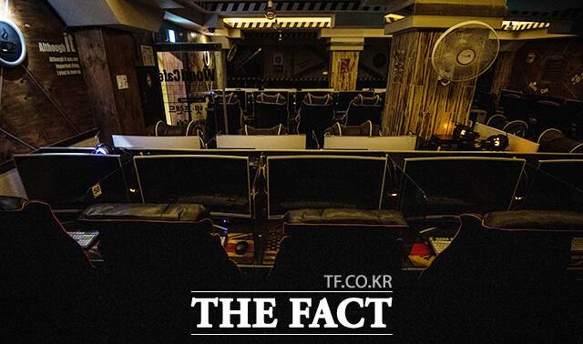 군인들이 휴가 복귀 때 자주 찾는 PC방 역시 손님이 끊긴 모습.