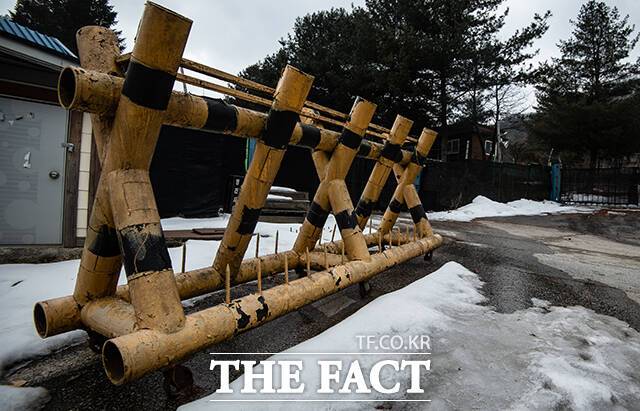 저출산 등으로 앞으로 군부대는 더욱더 축소할 수 없는 상황이다. 한국국방연구원 등 전문기관은 20여 년 뒤인 2043년에는 최저 33만 명 선으로 병력 규모가 축소될 것으로 전망했다.