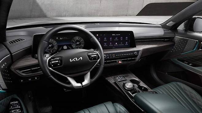 사진 : 기아 현행 K8 실내