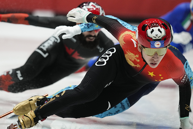 임효준이 2024 세계쇼트트랙선수권 500m 결선 선두로 주행하고 있다. 사진=AP=연합뉴스 제공