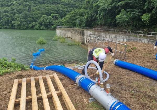 이동식 모듈형 사이펀 운용 장면./사진제공=농어촌공사