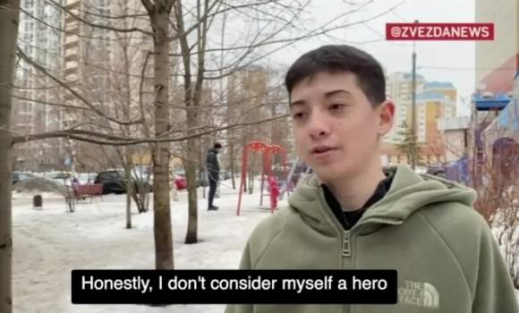 22일(현지시간) 모스크바의 한 공연장에서 대형 테러가 발생한 가운데, 당시 현장에서 아르바이트 중이던 15세 무슬림 소년(사진)은 끝까지 현장에 남아 출입구 방향을 안내해 100명이 넘는 사람들의 목숨을 구했다