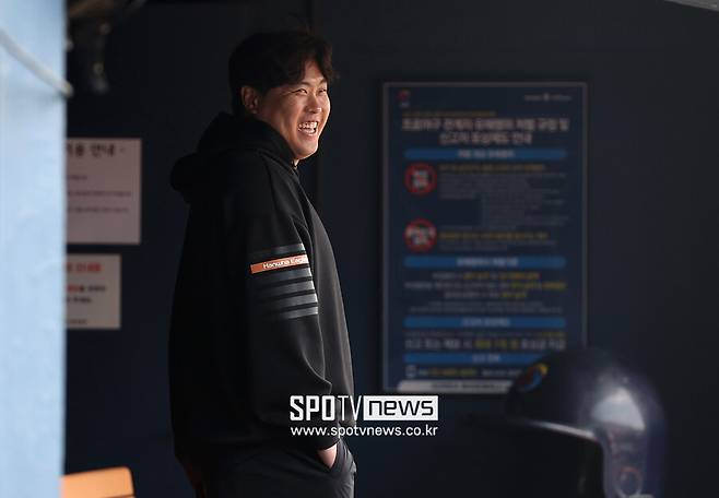 ▲ 한화 이글스 에이스 류현진은 복귀전에서 조기 강판되는 원치 않는 결과와 마주했지만, 마음이 불편할 후배를 더 걱정하며 밝게 웃었다. ⓒ 곽혜미 기자