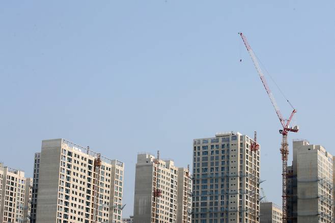 지난해 건축착공면적이 2년 연속 감소세를 보이며 2009년 이후 최저치를 기록했다. 주거용 건축착공면적은 수도권보다 지방에서 더 심한 침체를 겪었다./사진=뉴스1