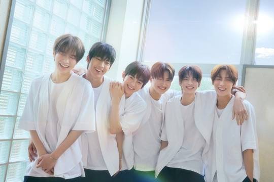 투어스. 사진l플레디스