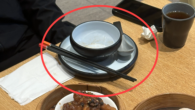 홍콩에서 앞접시로 사용하는 보울과 보울 받침. /사진= 강예신 기자