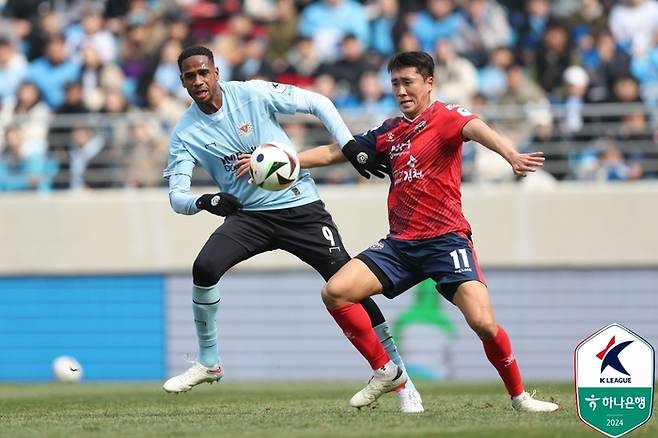 에드가(왼쪽). 제공 | 한국프로축구연맹