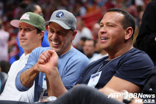 알렉스 로드리게스(오른쪽)는 사업자 마크 로어(왼쪽)와 함께 NBA 미네소타 구단 인수 작업을 진행중이었다. 사진=ⓒAFPBBNews = News1