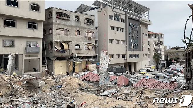 21일(현지시간) 팔레스타인 가자지구 최남단 라파의 알아우다 병원이 이스라엘과 하마스의 전쟁으로 초토화된 모습. 2024.03.21/ ⓒ 로이터=뉴스1 ⓒ News1 박재하 기자